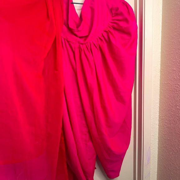 The stylish and light dress is green in color and has picture frames Free size - Picture 3 of 8